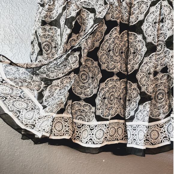 White House & Black Market Sheer Pleated Overlay Size 6 - Picture 5 of 6